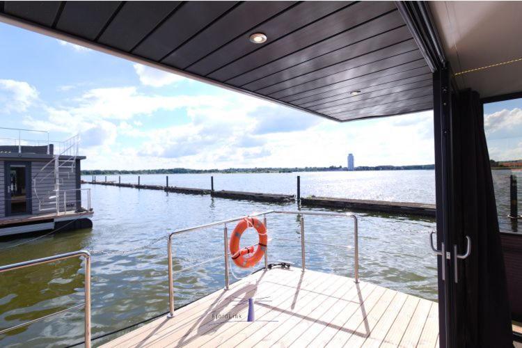 ホテル Hausboot Fjord Aries Mit Dachterrasse In シュレースヴィヒ エクステリア 写真